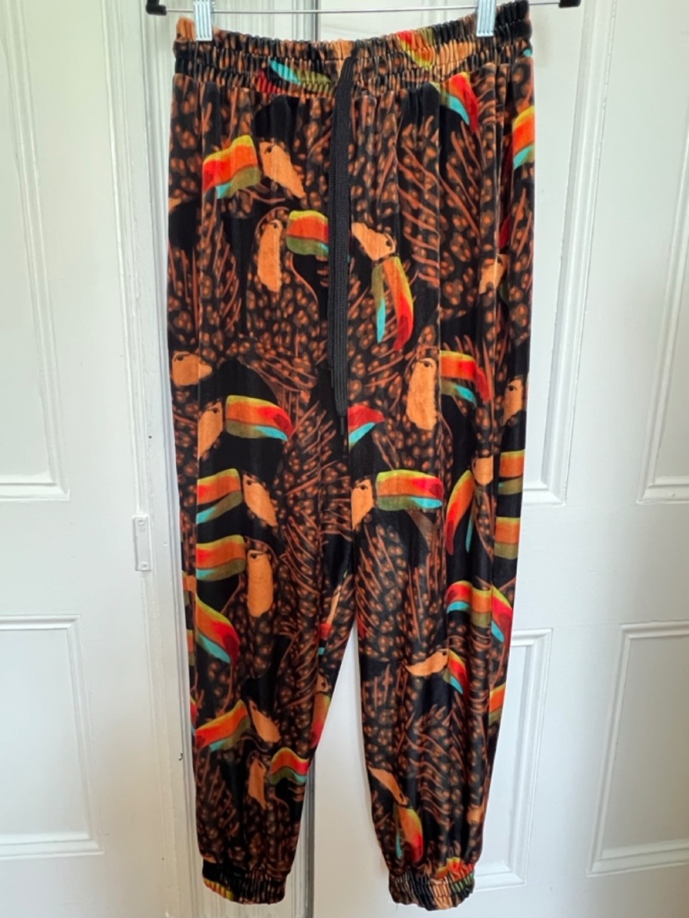 Farm Rio Velvet Joggers Size M - Picture 3 of 7